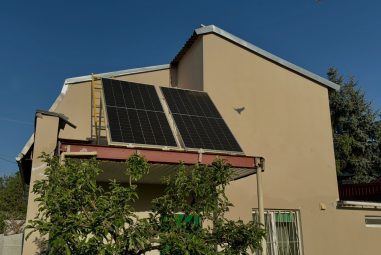 8 Best Compact Solar Panels for Apartments in 2026